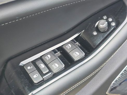 Used 2023 Jeep Grand Cherokee Overland w/ Advanced Protech Group III image 28