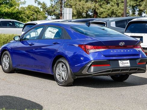 New 2026 Hyundai Elantra SE FWD image 2