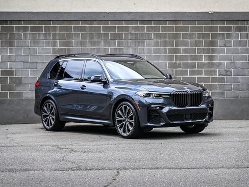 Used 2022 BMW X7 xDrive40i w/ M Sport Package AWD/4WD image 2