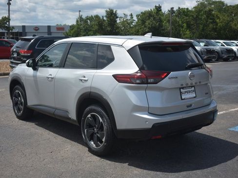 Used 2024 Nissan Rogue SV FWD image 8