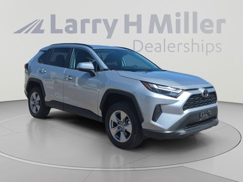 Used 2025 Toyota RAV4 XLE AWD/4WD image 7