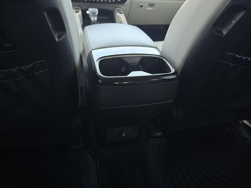 Used 2023 Kia Telluride S image 24