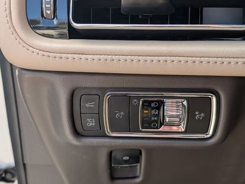 Certified 2022 Lincoln Nautilus Reserve image 25