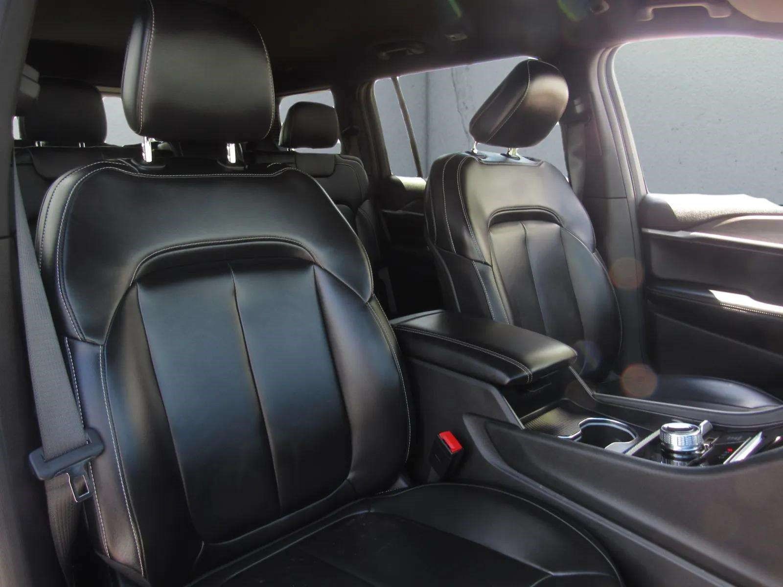 Used 2025 Jeep Grand Cherokee L Limited AWD/4WD image 10