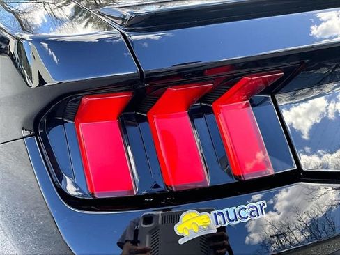 Used 2025 Ford Mustang Premium RWD image 31