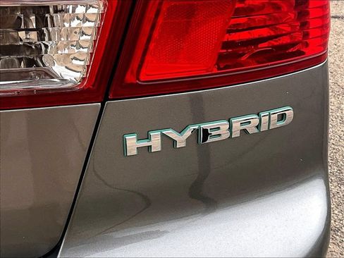 Used 2004 Honda Civic Hybrid Sedan image 25