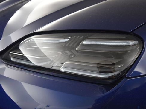 Certified 2024 Porsche Macan 4 Electric AWD/4WD image 11