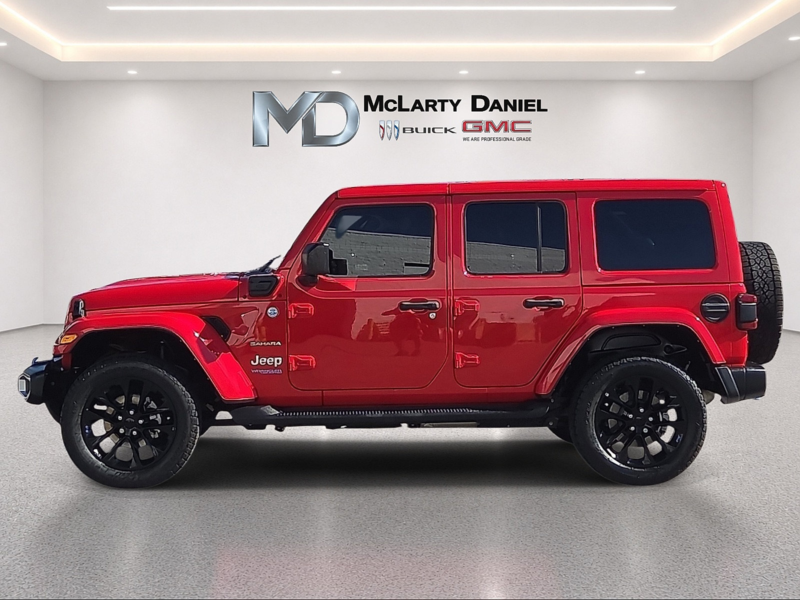 Used 2022 Jeep Wrangler Unlimited Sahara w/ Cold Weather Group AWD/4WD image 2
