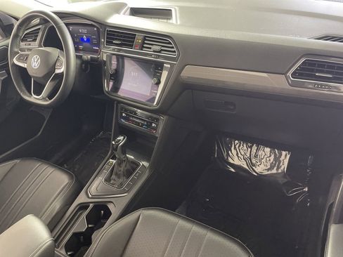 Used 2022 Volkswagen Tiguan SE w/ Panoramic Sunroof Package image 26