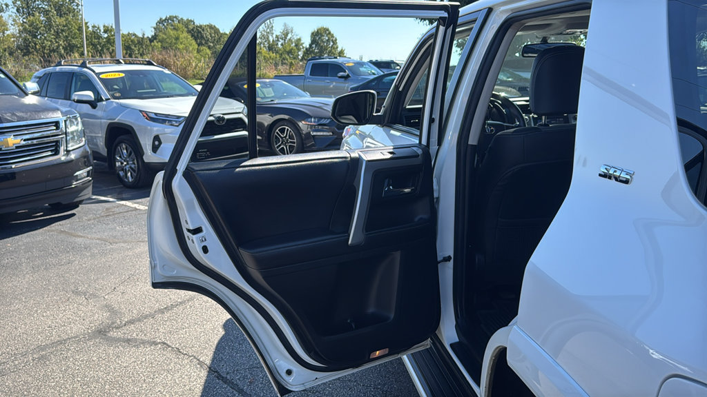 Used 2016 Toyota 4Runner SR5 Premium AWD/4WD image 28