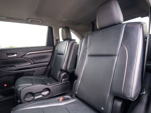 Used 2016 Toyota Highlander Limited image 35