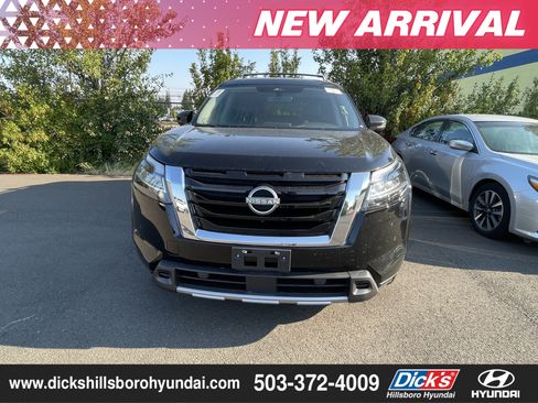 Used 2023 Nissan Pathfinder SL w/ SL Premium Package AWD/4WD image 3