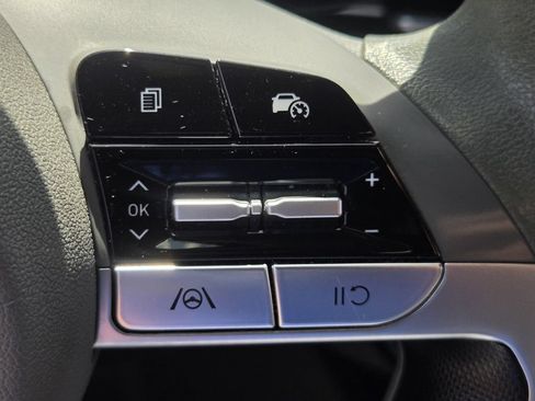 Used 2024 Hyundai Elantra Blue FWD image 23