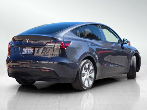 Used 2024 Tesla Model Y Long Range AWD/4WD image 5