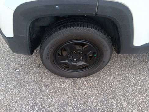Used 2021 Jeep Renegade Sport AWD/4WD image 6