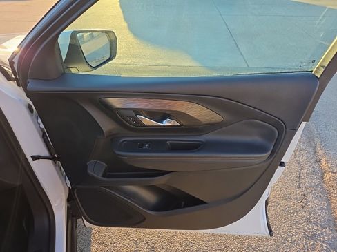 Used 2023 GMC Terrain SLT image 15