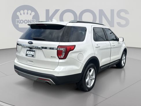 Used 2017 Ford Explorer XLT w/ Equipment Group 202A AWD/4WD image 16