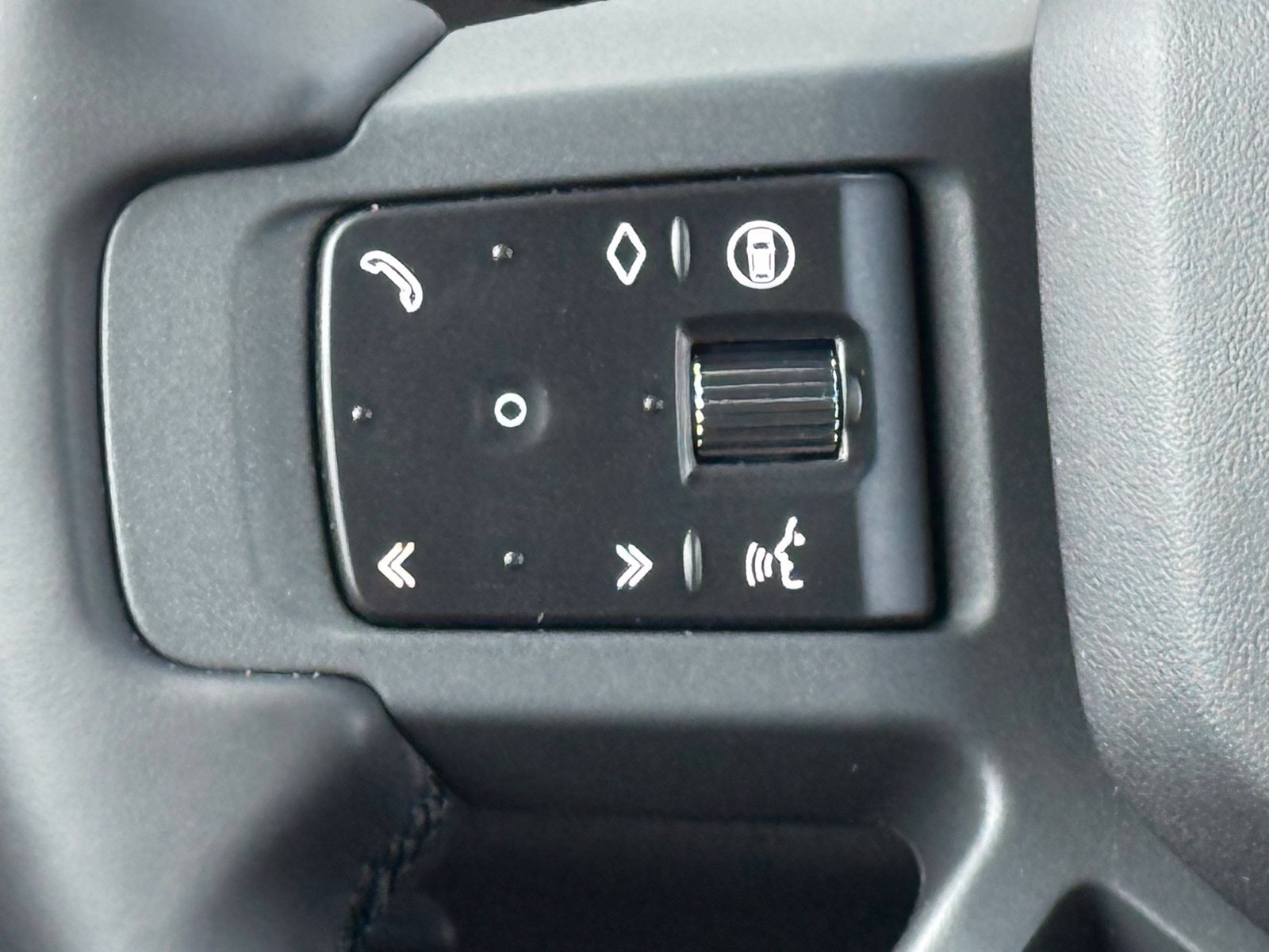 New 2025 Land Rover Defender 110 X-Dynamic SE AWD/4WD image 33