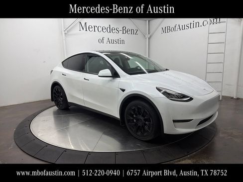 Used 2022 Tesla Model Y Long Range AWD/4WD image 1