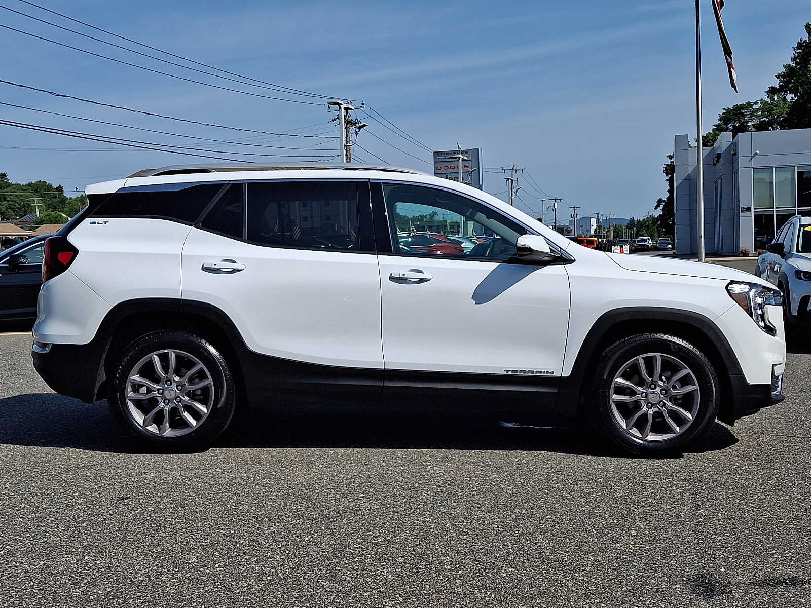 Used 2024 GMC Terrain SLT AWD/4WD image 7
