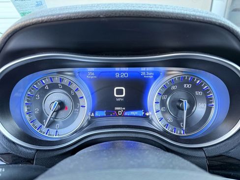 Used 2023 Chrysler 300 Touring w/ Sport Appearance Package image 15