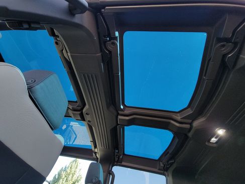 New 2026 GMC Hummer EV SUV w/ LPO, Dark Essentials Package AWD/4WD image 8