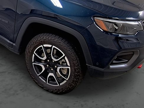 Used 2024 Jeep Compass Trailhawk w/ Trailhawk Elite Group image 14
