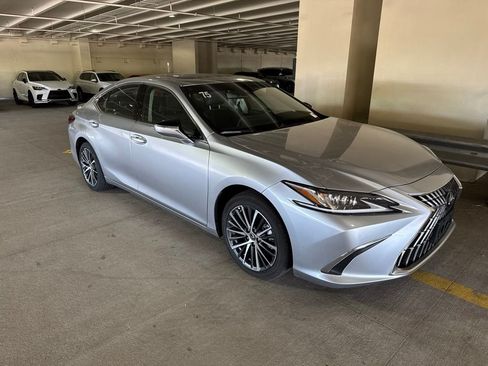 Used 2025 Lexus ES 300h w/ Premium Package FWD image 2