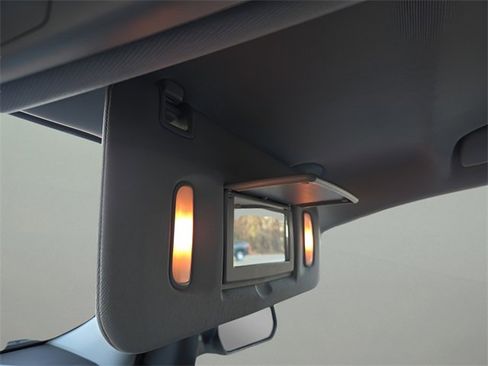 Used 2017 GMC Acadia SLT image 30