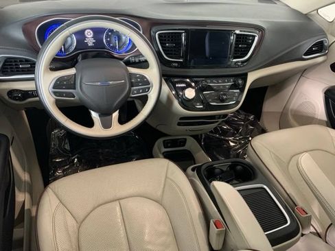 Used 2019 Chrysler Pacifica Limited w/ Advanced Safetytec Group FWD image 20