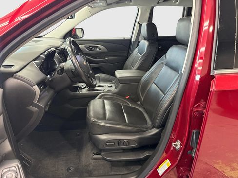 Used 2019 Chevrolet Traverse LT w/ LT Premium Package FWD image 9