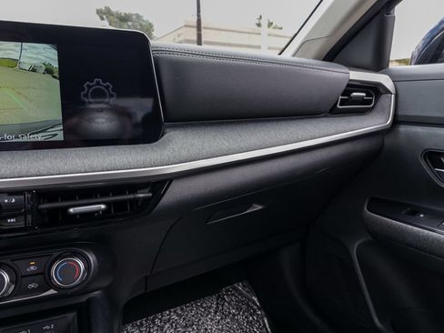 Used 2025 Nissan Kicks SV FWD image 28