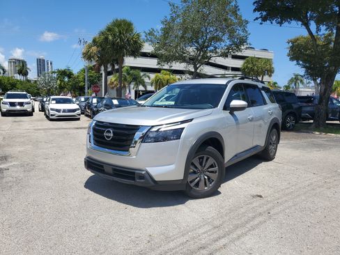 Certified 2024 Nissan Pathfinder SV image 30