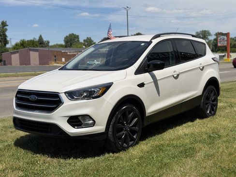 Used 2018 Ford Escape SE w/ SE Sport Appearance Package AWD/4WD image 4