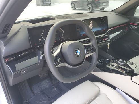 Certified 2024 BMW 530i xDrive 530i xDrive w/ Premium Package image 10