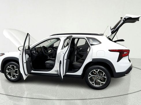 Used 2024 Chevrolet Trax LT FWD image 10