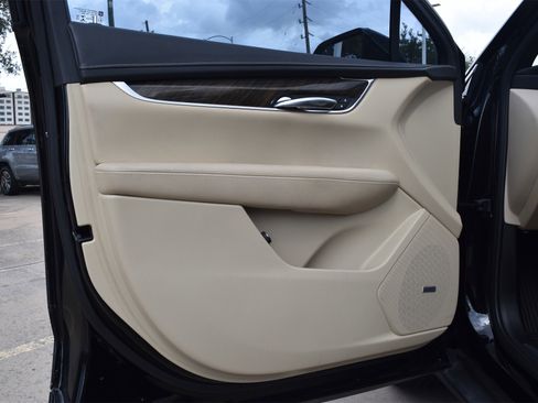 Used 2019 Cadillac XT5 FWD image 19