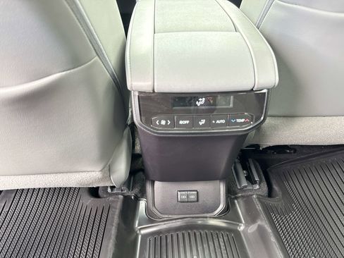 Used 2026 Toyota Highlander XLE image 15