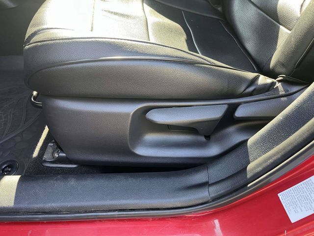 Used 2020 Toyota Prius LE FWD image 19