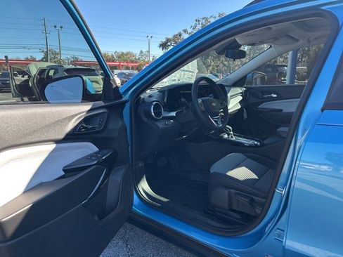 New 2026 Chevrolet Trax LT w/ Sunroof Package image 7
