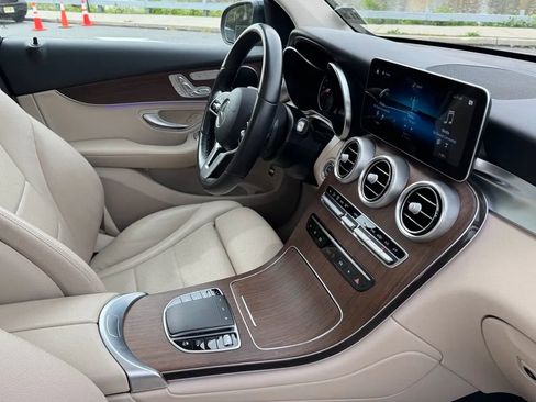 Used 2021 Mercedes-Benz GLC 300 4MATIC image 21