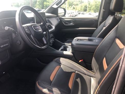 Used 2023 GMC Yukon XL AT4 w/ Technology Package AWD/4WD image 11
