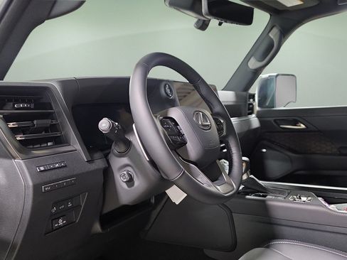 New 2026 Lexus GX 550 AWD/4WD image 13