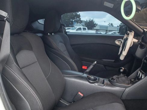 Used 2016 Nissan 370Z Coupe RWD image 15