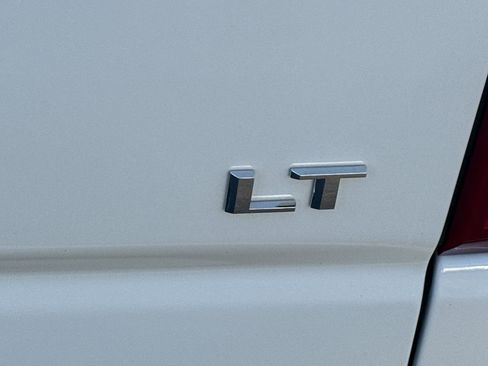 Used 2024 Chevrolet Silverado 1500 LT image 8