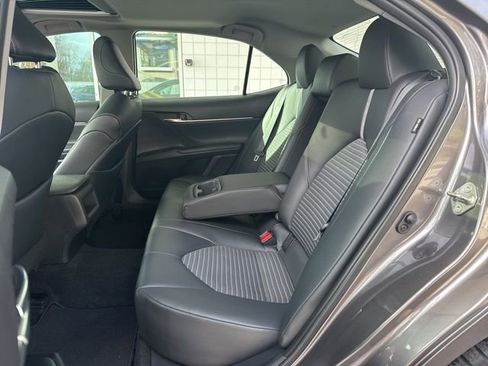 Used 2020 Toyota Camry SE image 16