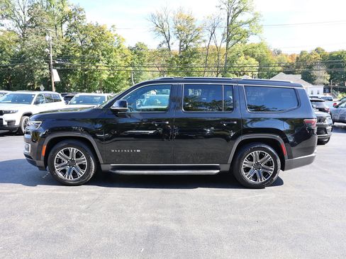 Used 2022 Jeep Wagoneer Series III w/ Flexible Seating Group image 4
