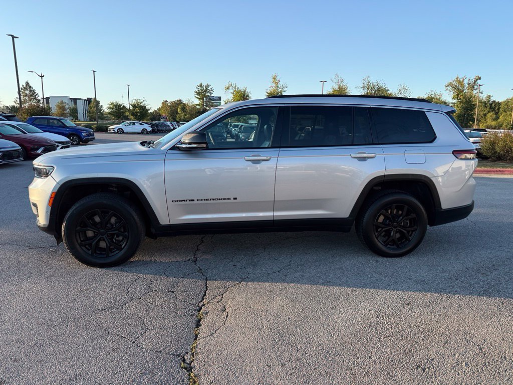 Used 2024 Jeep Grand Cherokee L Limited w/ Luxury Tech Group II AWD/4WD image 4