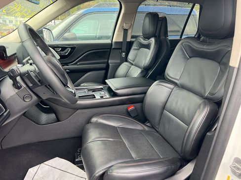 Used 2024 Lincoln Aviator Reserve w/ Equipment Group 201A image 5