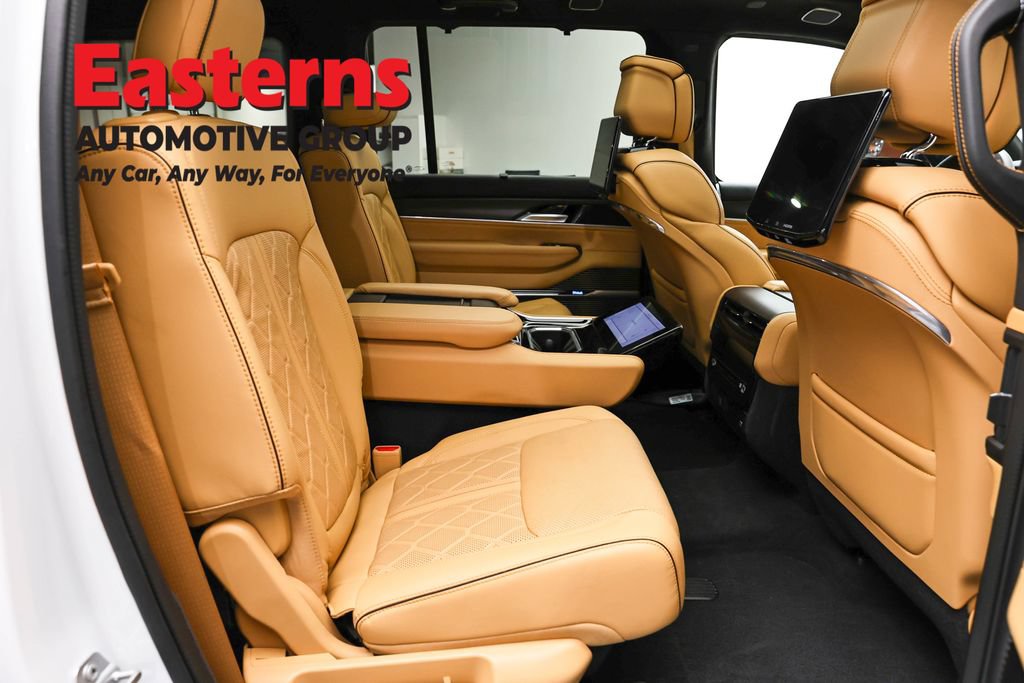 Used 2025 Jeep Grand Wagoneer Series III w/ Rear Seat Video Group 1 AWD/4WD image 27